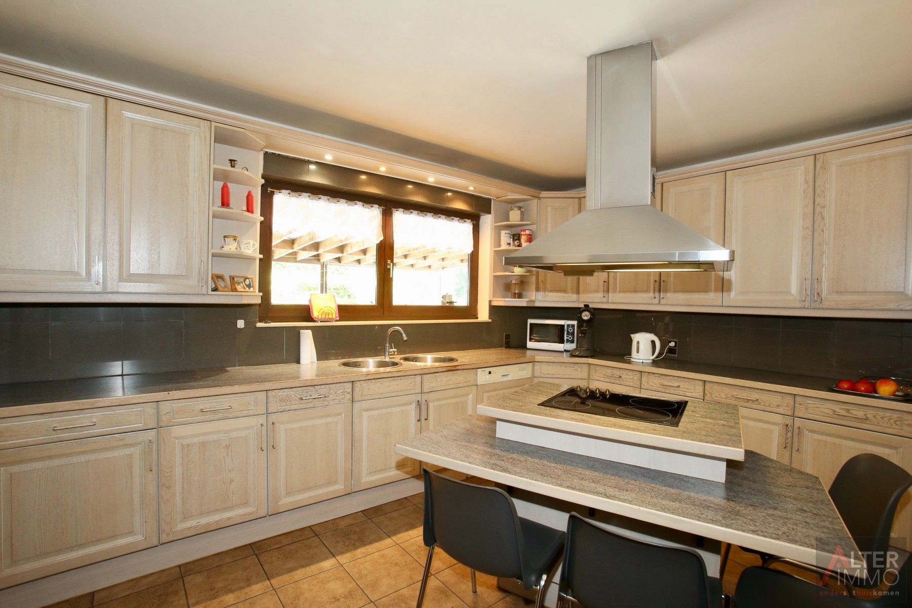 Instapklare woning met 4/5 slaapkamers op ca. 8 are! foto 7