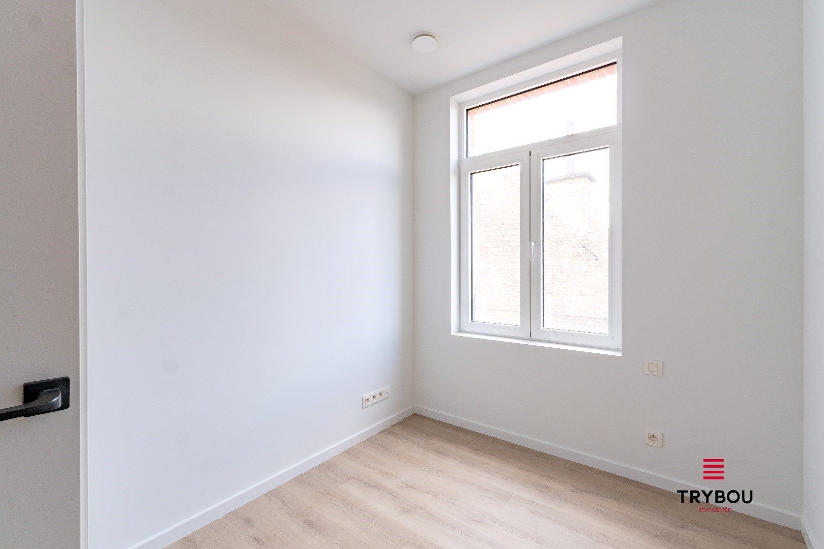 2 hoogwaardig afgewerkte nieuwbouwwoningen met garage foto 10