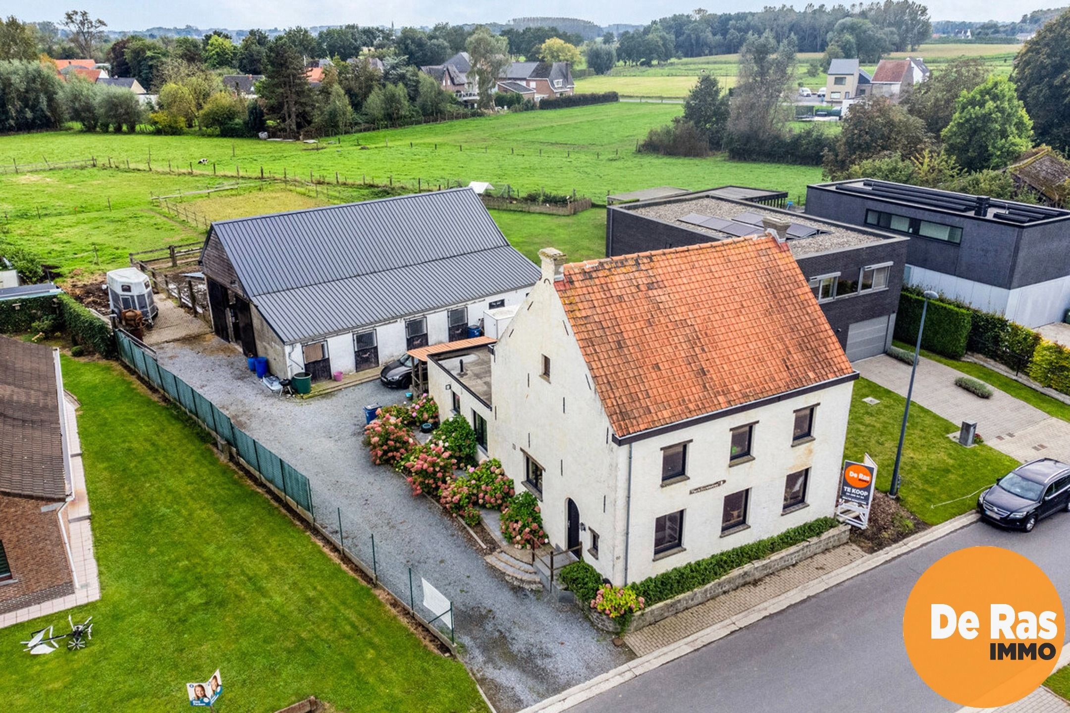 MASSEMEN - Landelijke woning met magazijn/ paardenstal foto 2