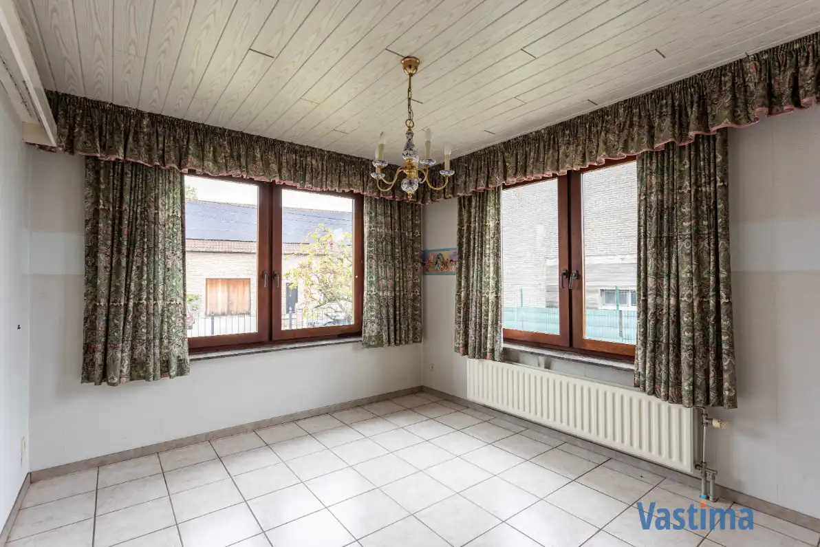 Ruime halfopen bungalow met grote kelder, 3 slaapkamers en zonnige tuin foto 22