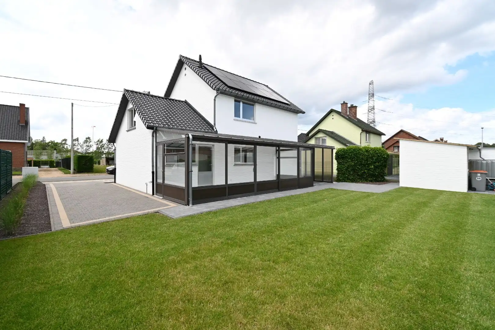 Zorgvuldig gerenoveerde vrijstaande woning met veranda en leuke tuin op 5a24ca te Munsterbilzen foto 3
