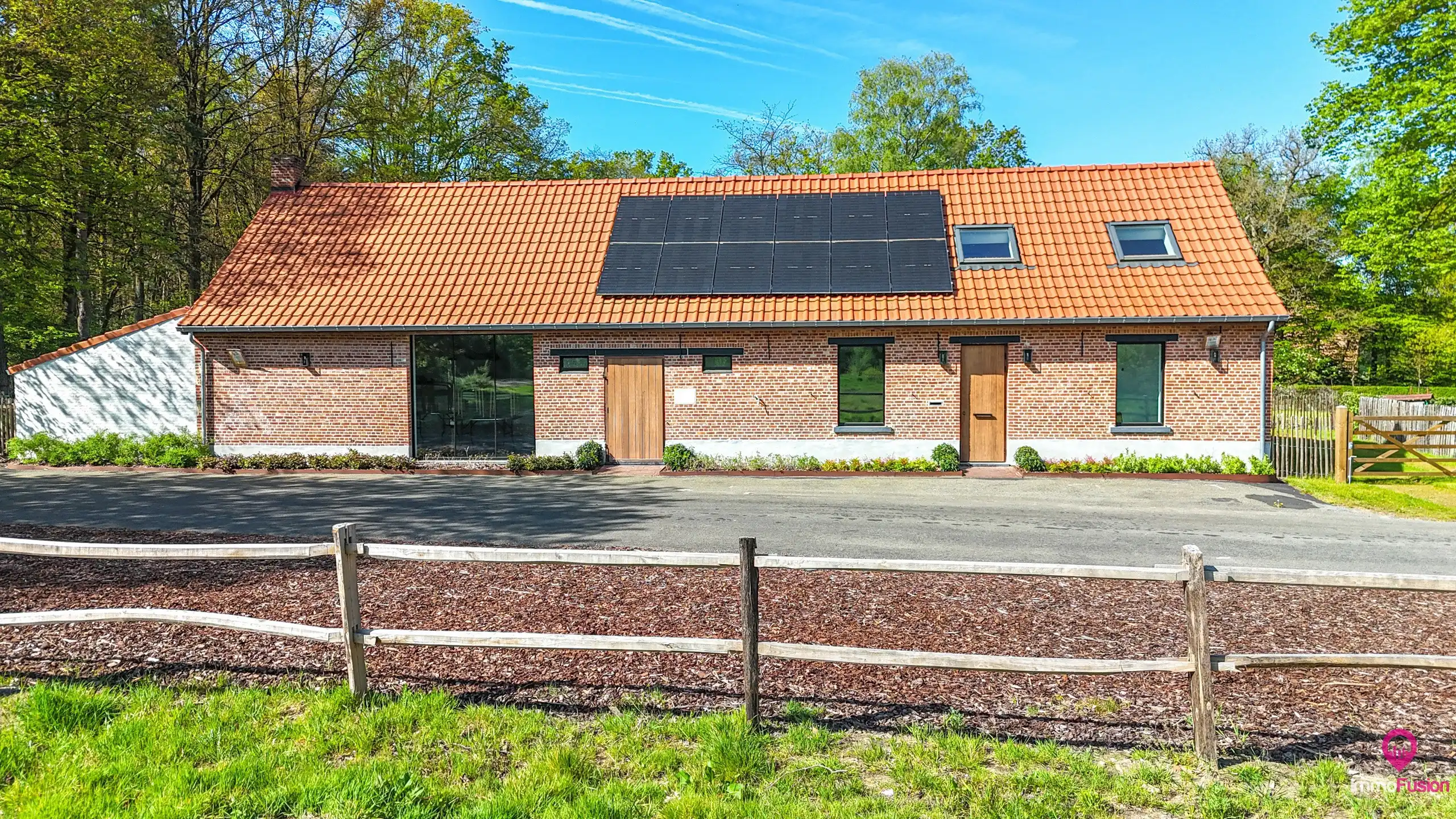 Multifunctioneel horecapand op een perceel van 1.9 hectare! foto {{pictureIndex}}