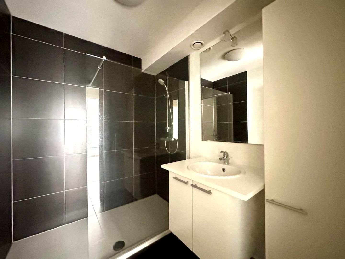 Rustig gelegen appartement vlakbij station Brugge, omringd door groen foto 8