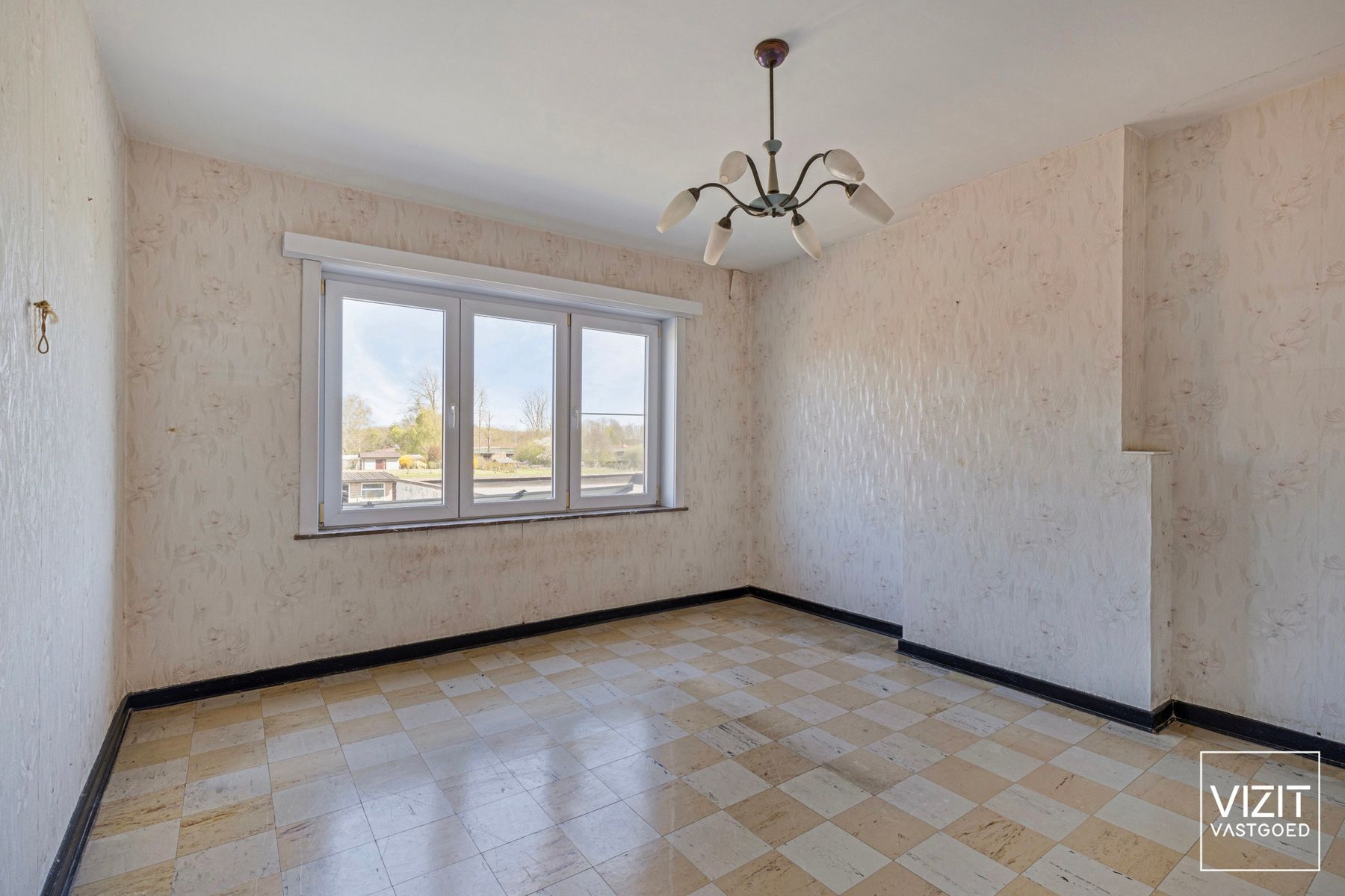 Rustig gelegen te renoveren woning foto 6