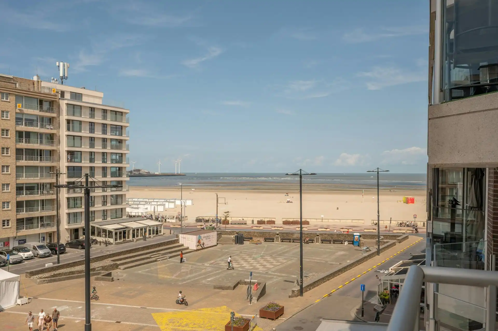 Gerenoveerd appartement met zeezicht te koop in Knokke-Heist foto {{pictureIndex}}