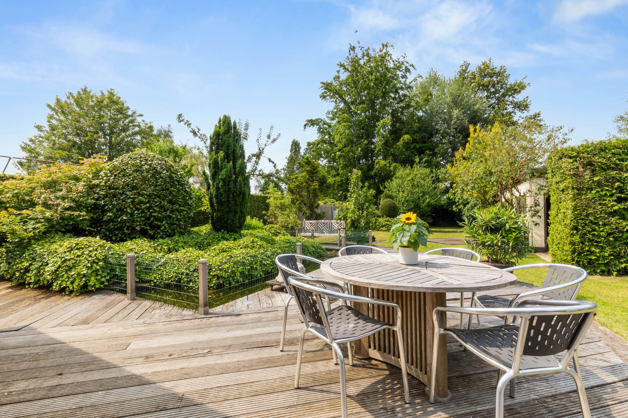 Charmante ruime woning (6 SLPK) met mooie tuin + vijver  foto 3