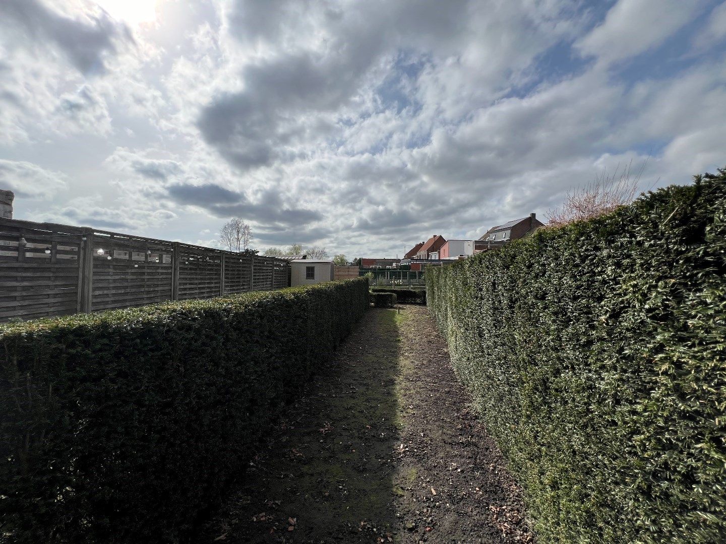 Knusse rijwoning met 3 slaapkamers en tuin foto 18