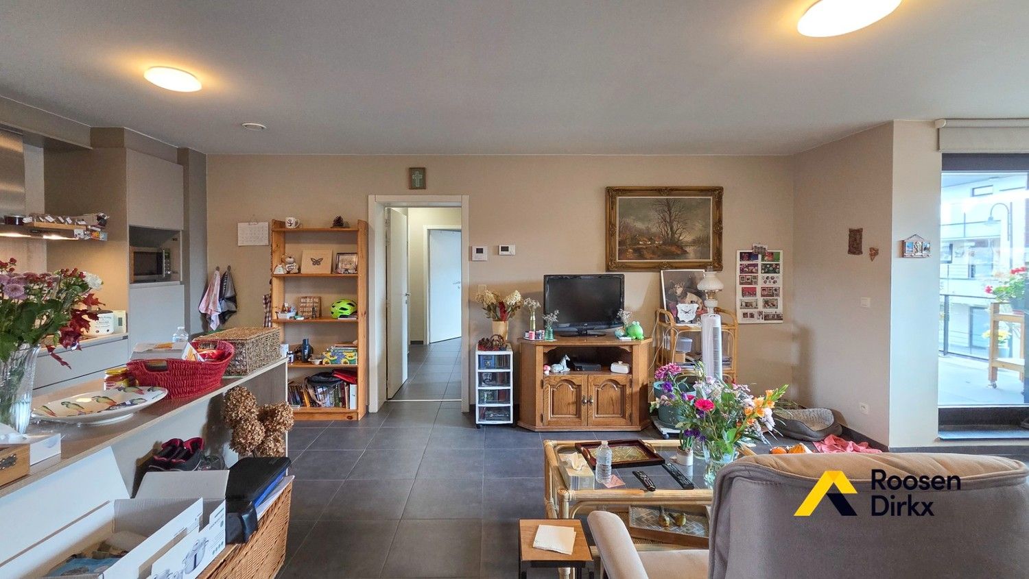 Ruim en kwalitatief appartement met 2 sk's, groot terras, parkeerplaats, berging. foto 11