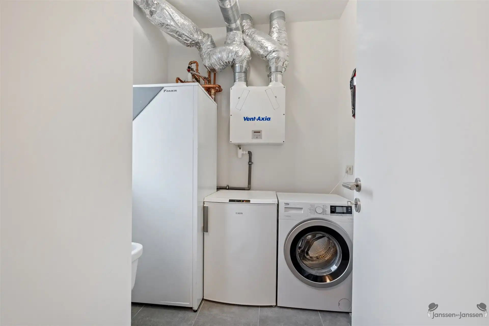 Volledig afgewerkt BEN appartement (2de verd.) met garage foto 18