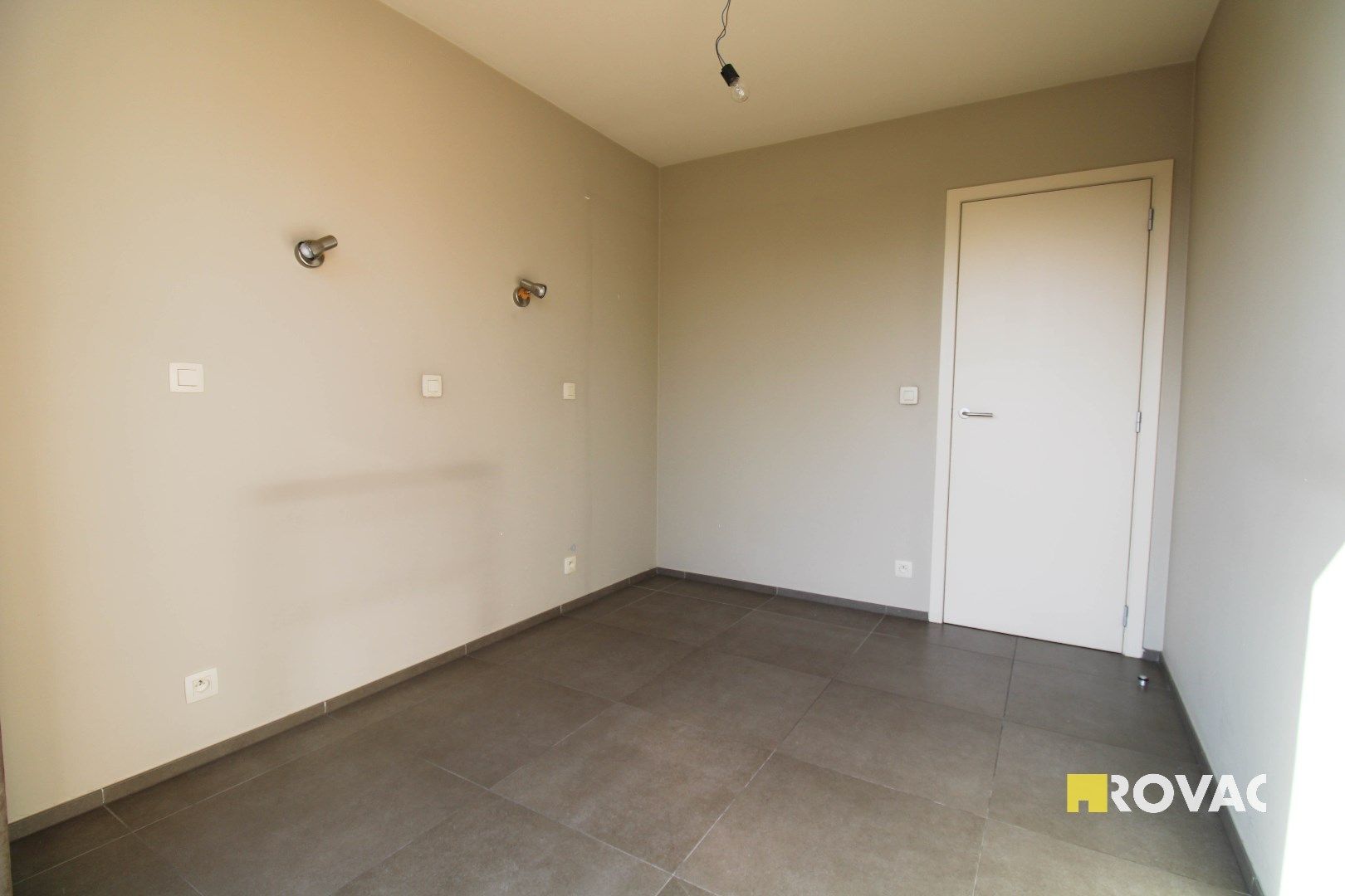 Centraal gelegen appartement op de 1ste verdieping met 2 grote terrassen! foto 11