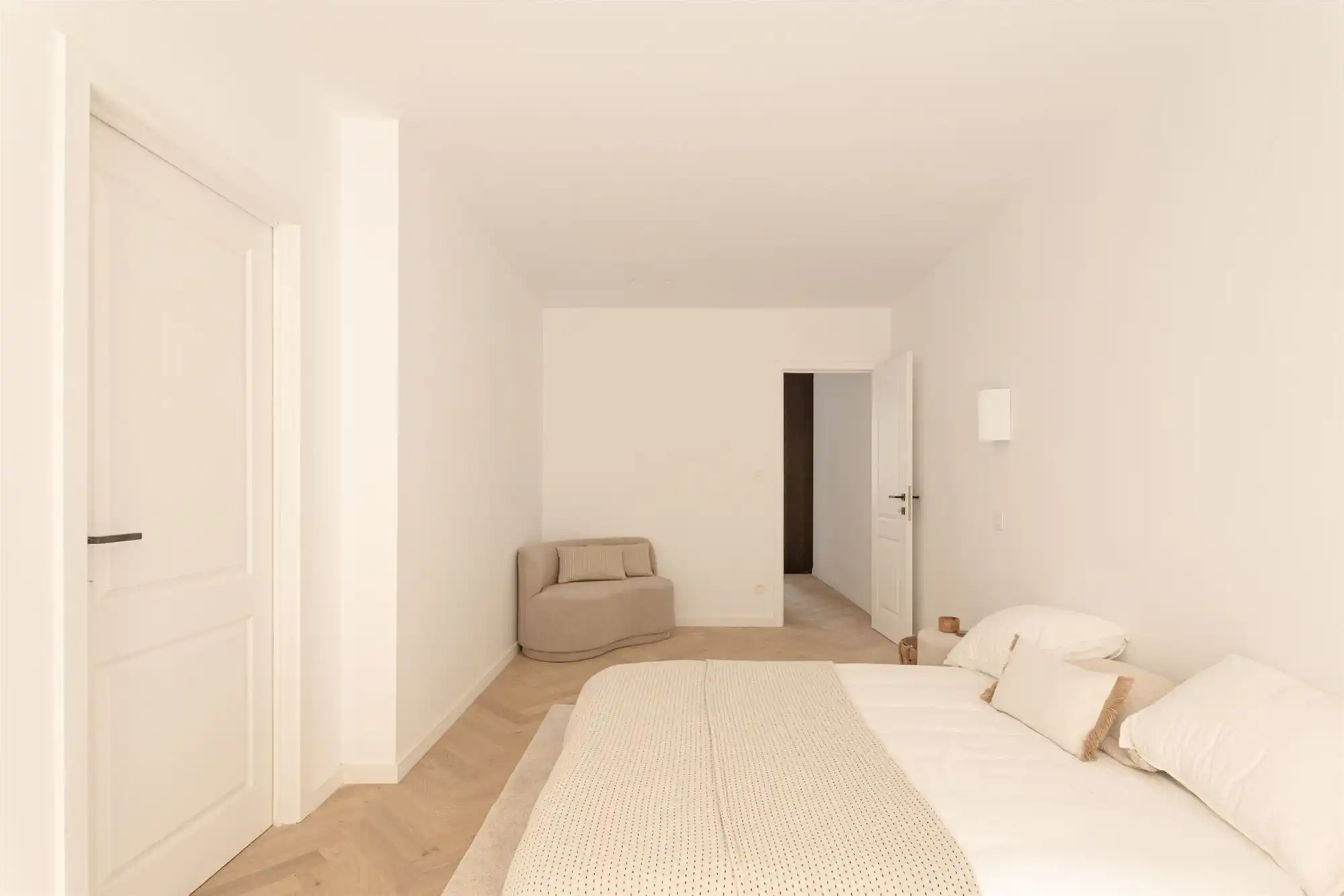 Gerenoveerd appartement met gezellige stadstuin foto 17