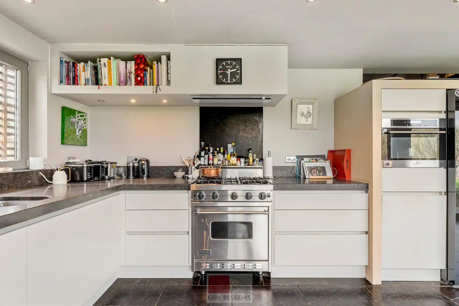 Een zeer karaktervol woonerf van maar liefst 3996 m² met bijzondere uitstraling, bestaande uit een prachtige hoofdwoning (voormalige schuur en stallen) en een charmant vakwerkhuis. foto 21