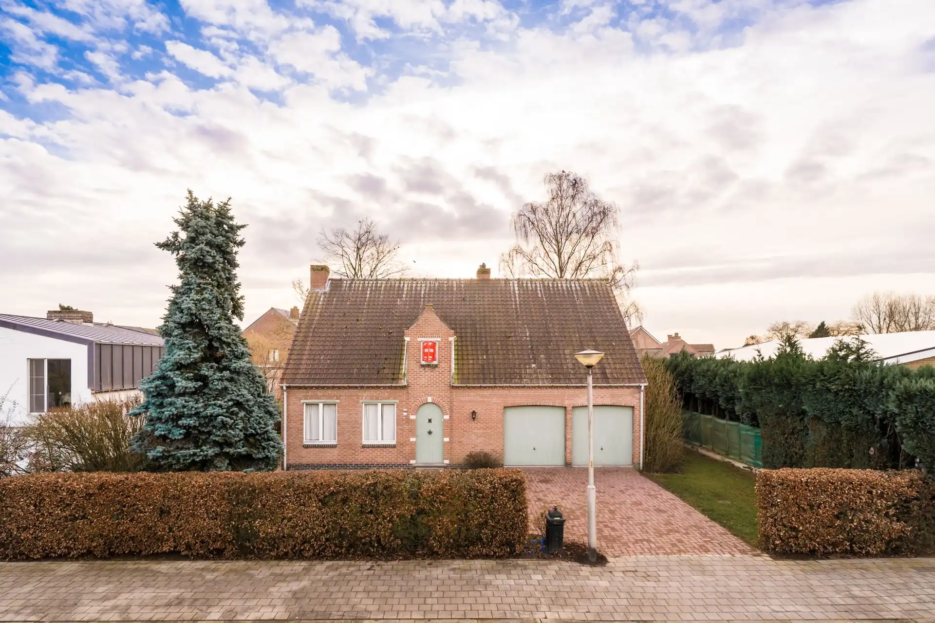 Huis met 3 slpk en zonnige tuin in rustige woonomgeving te Duffel foto {{pictureIndex}}