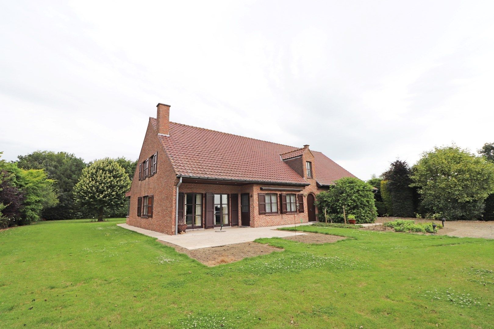 Landelijk gelegen woning op prachtig perceel! foto {{pictureIndex}}