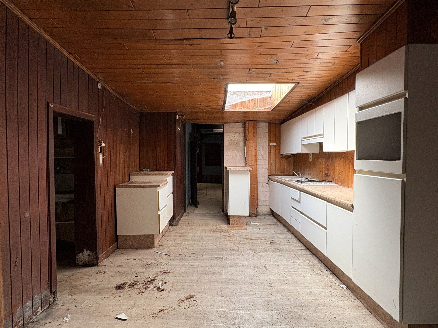Grote te renoveren woning met zijdeur op 295 m² foto 14