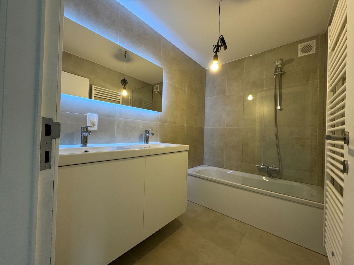 Gezellige appartement centrum Lede te huur foto 6