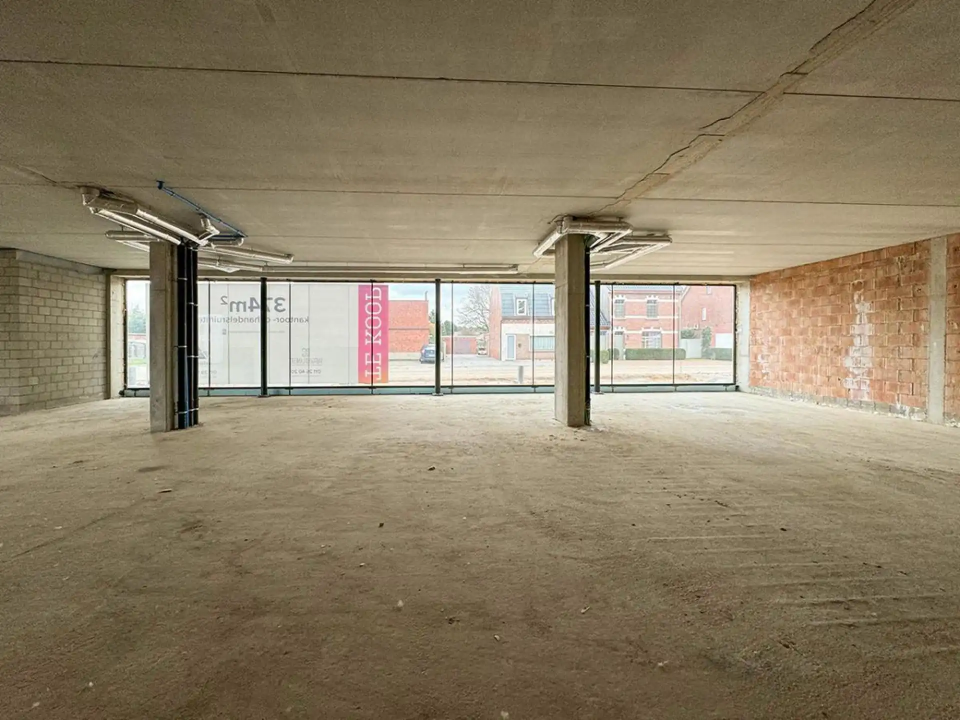Kantoor - handelsgelijkvloers (374m²) in het centrum van Ham foto 6