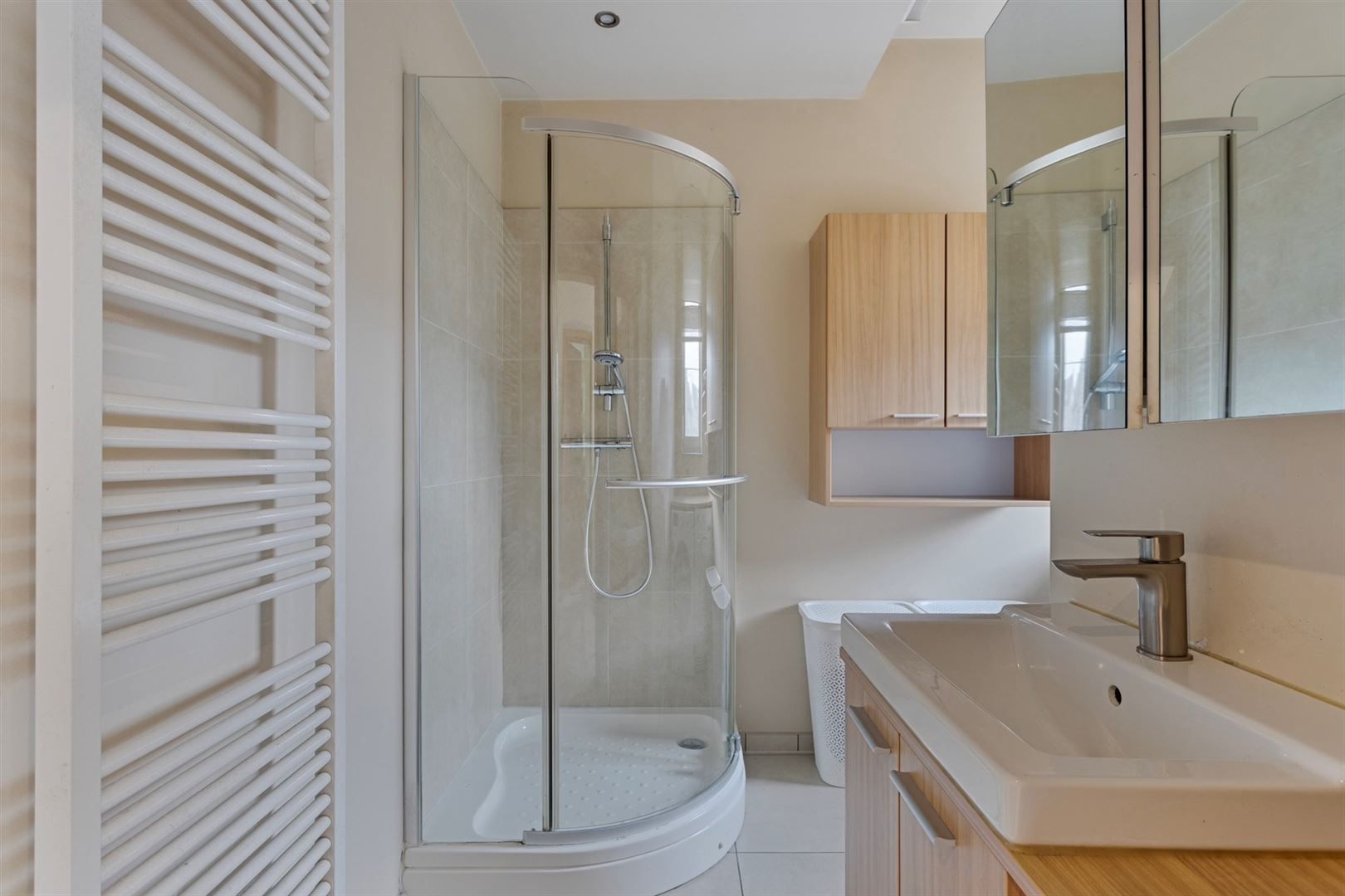 TE KOOP: Ruime woning met praktijkruimte in Maasmechelen! foto 11