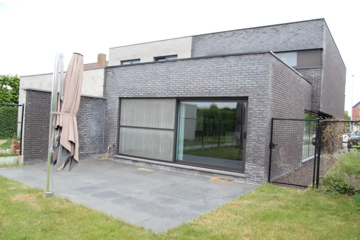 Moderne en ruime woning met 3 slk, terras en tuin  foto 22