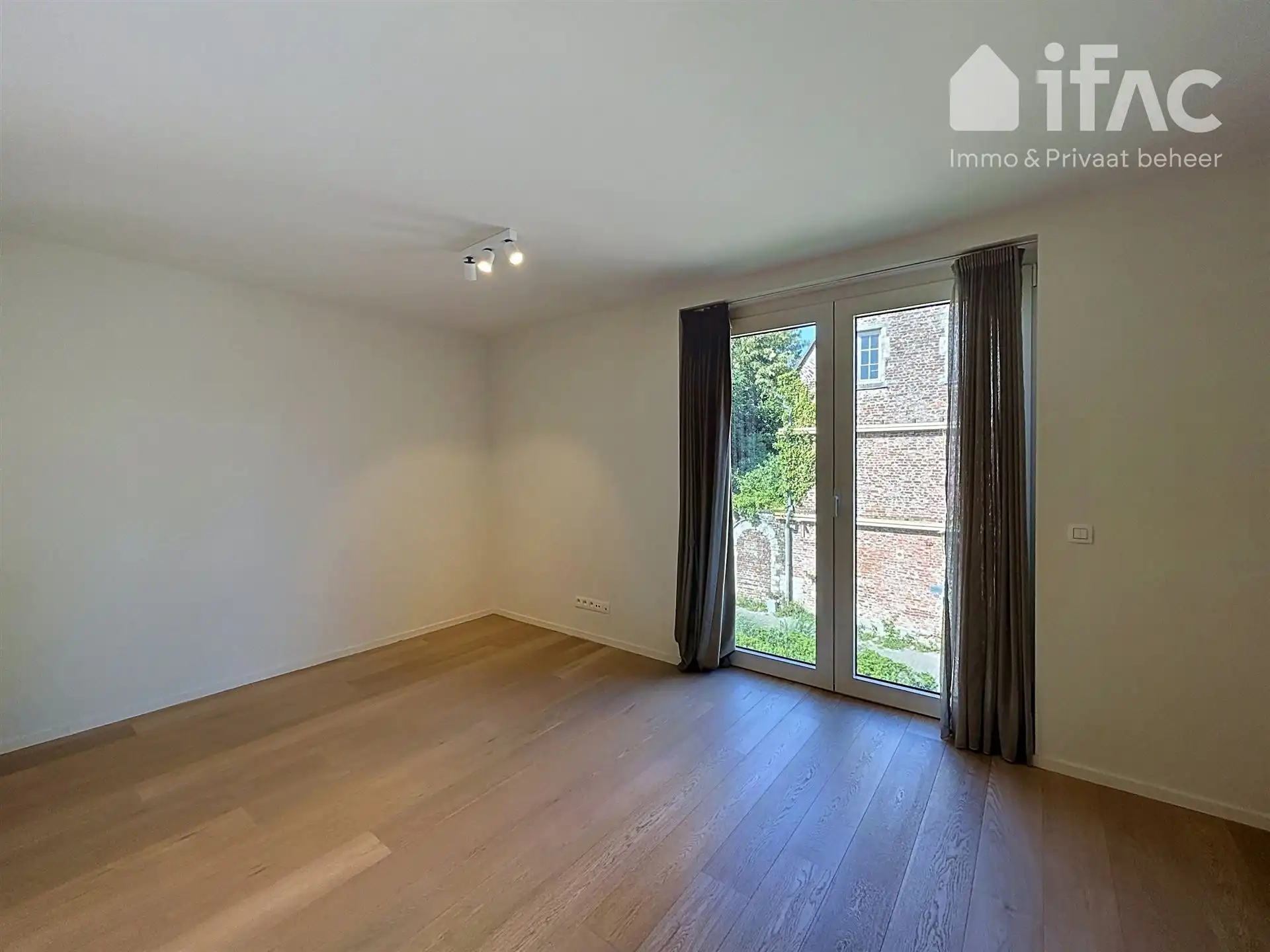 Uitstekend afgewerkt 2 slaapkamer appartement met mooi zicht foto 21