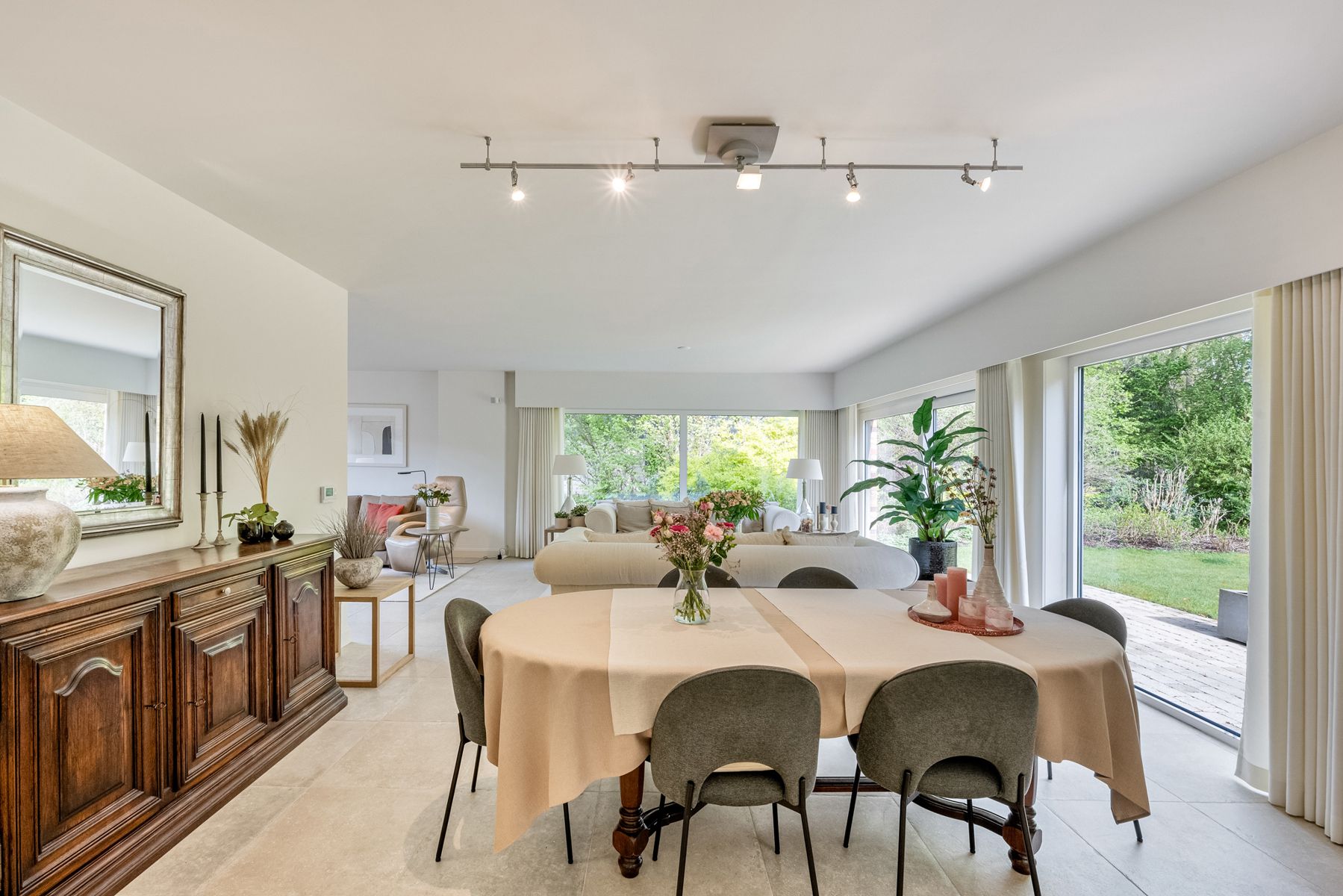 Energiezuinige villa met privé bos en prachtige tuin. foto 10
