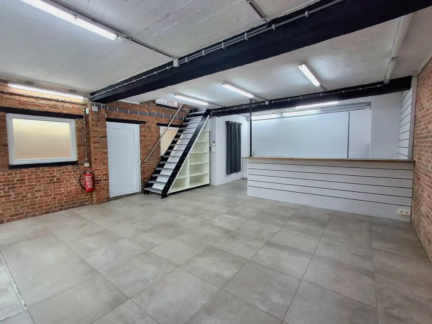 VEELZIJDIG HANDELSPAND IN HET CENTRUM VAN RUISELEDE foto 3