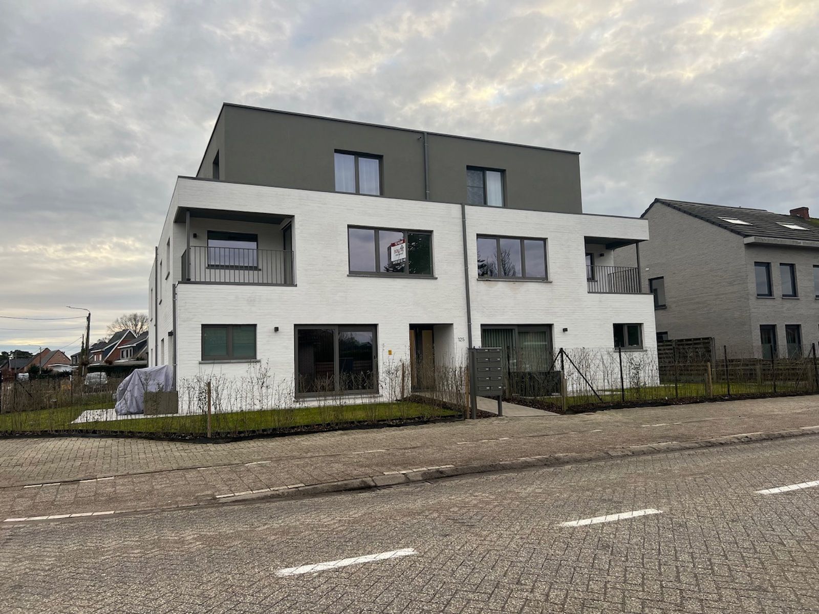 Instapklaar app met 1slpk, terras, kelder en parking foto {{pictureIndex}}