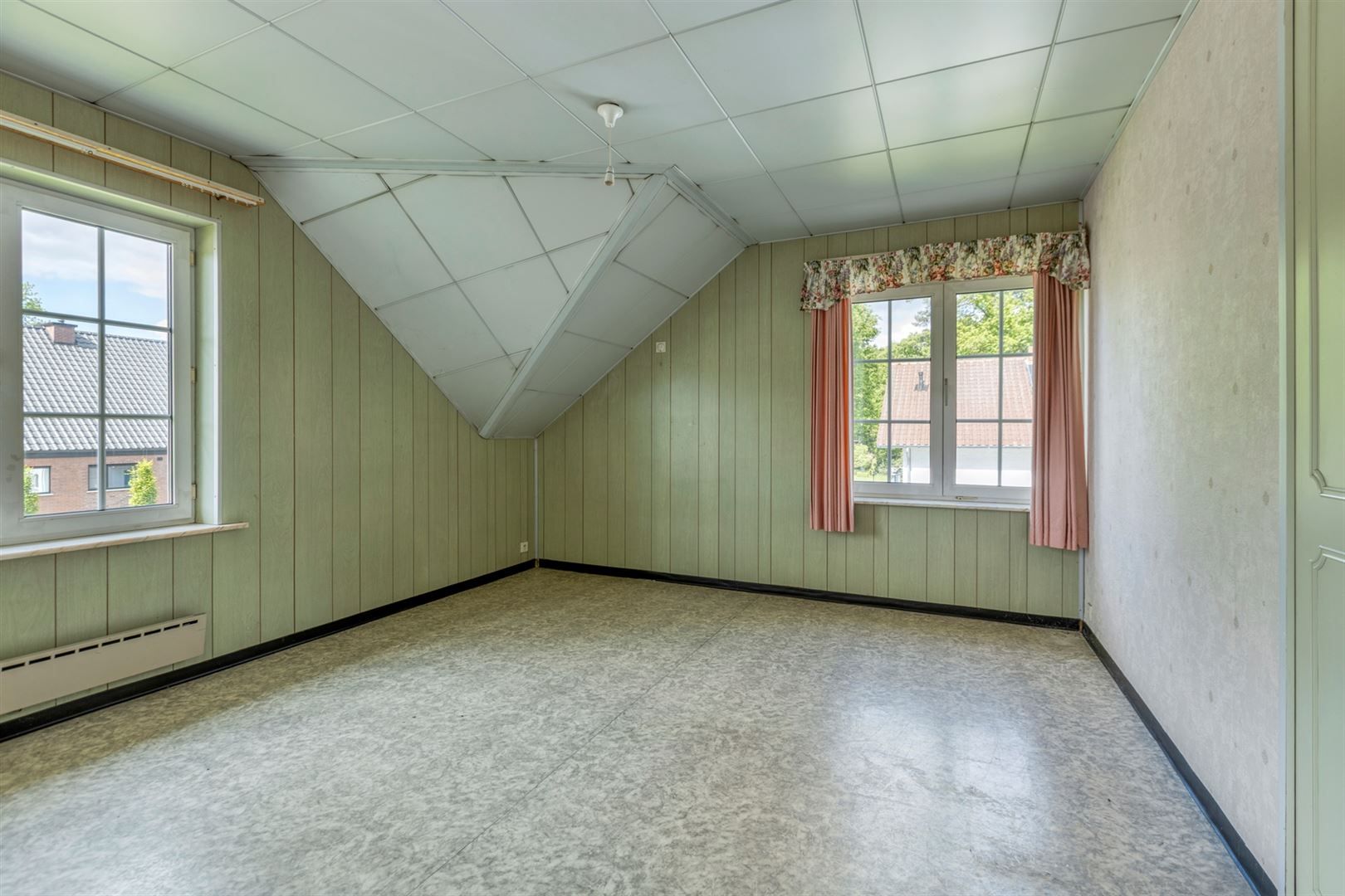 Ruime villa met 5 slaapkamers vlakbij Park Molenvijvers in Genk foto 24