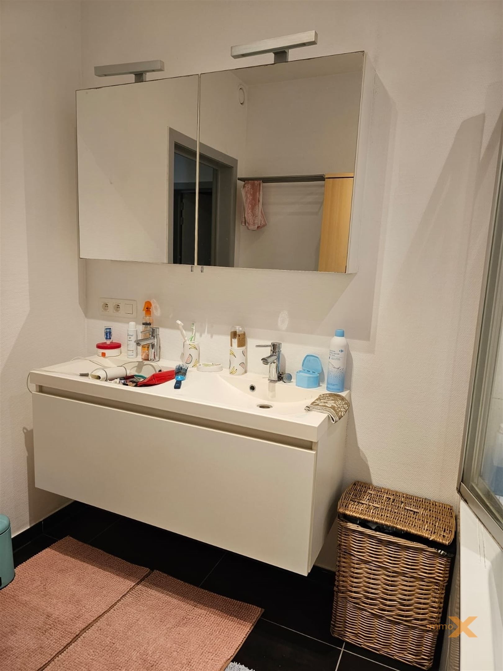 RUIM LICHTRIJK GELIJKVLOERS MET TUINTJE foto 24