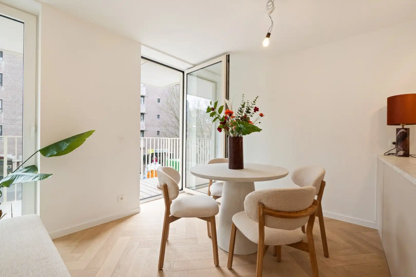 Karakter-appartement in Oostende – comfortabel wonen met privatieve lift en terras nabij Achturenplein foto 2