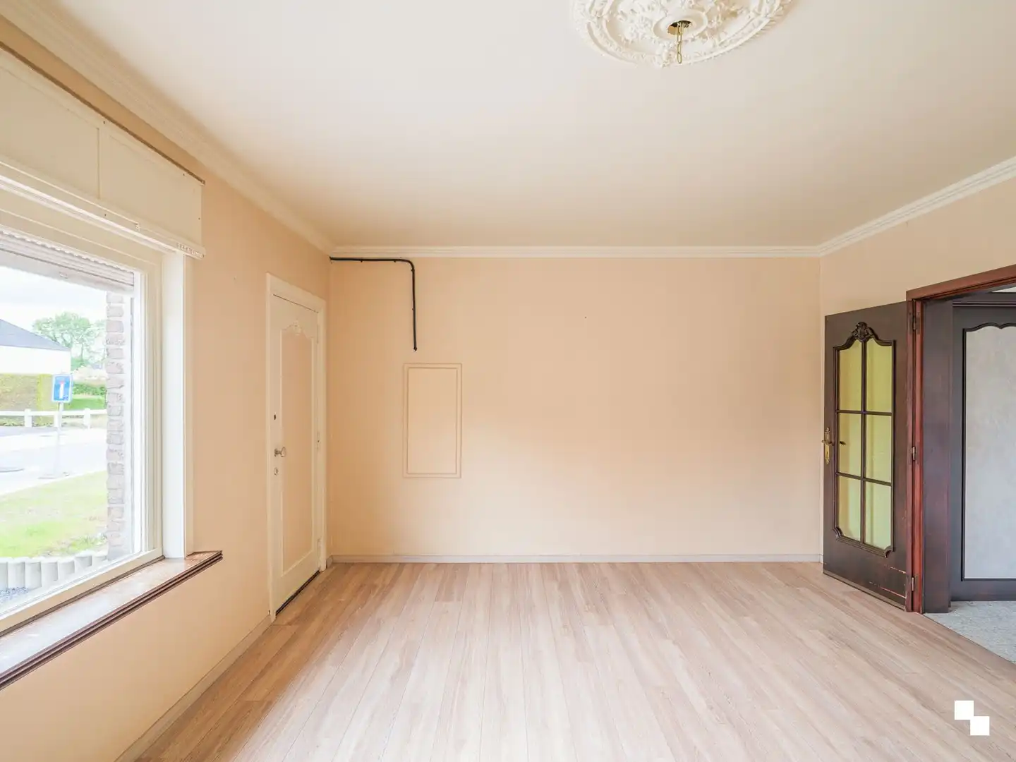 Ruime, te renoveren woning in het mooie Asper foto 4