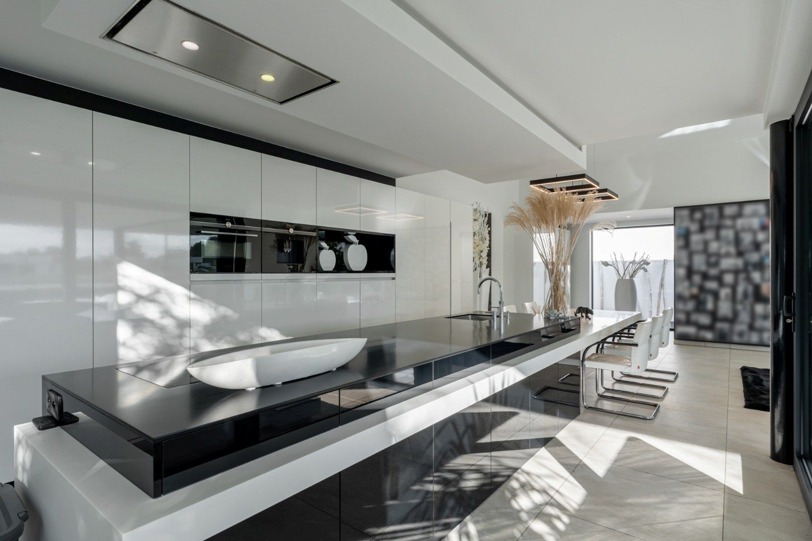 Unieke designvilla met zwembad en panoramisch uitzicht op het Albertkanaal foto 12