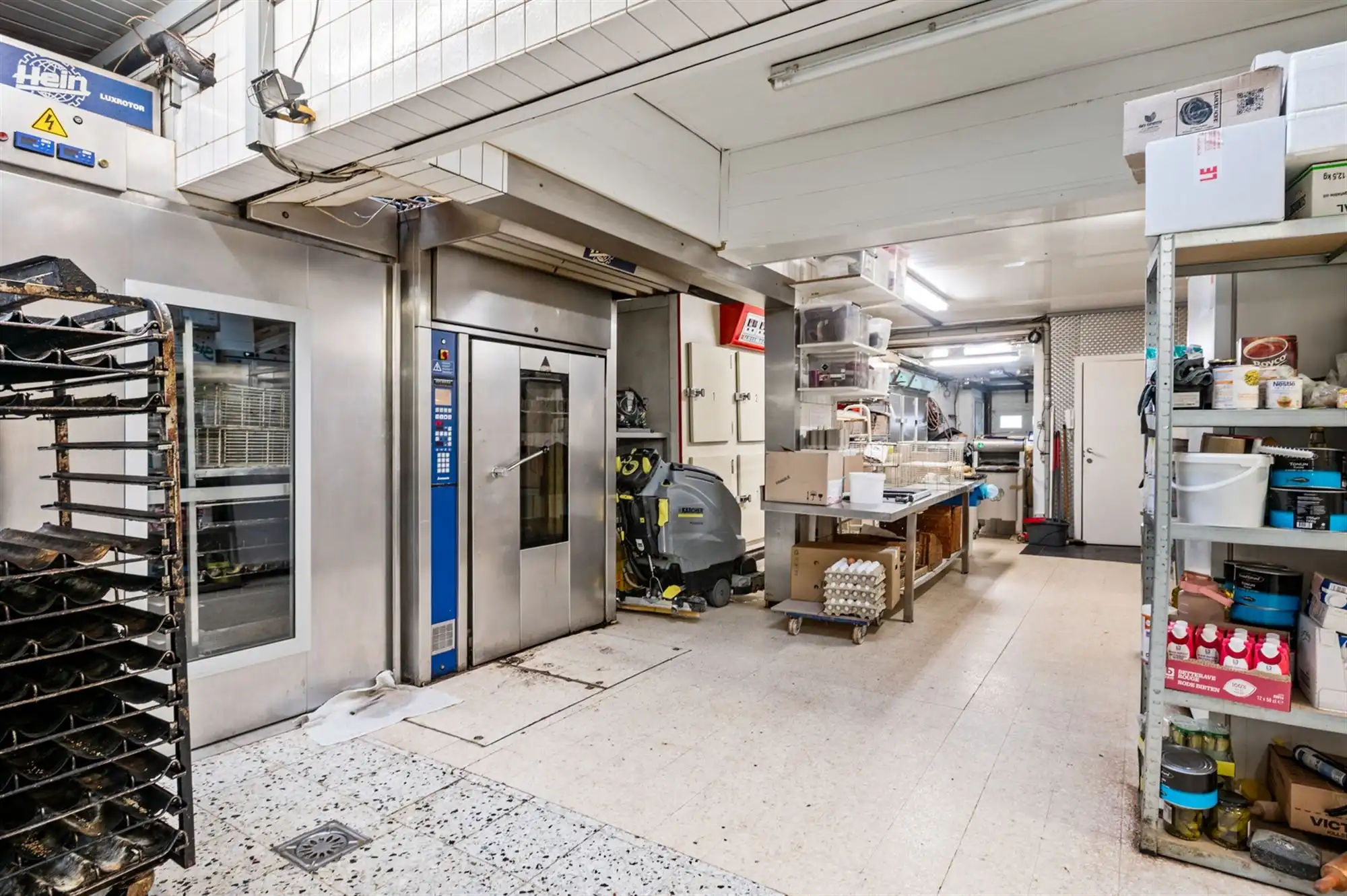 Opbrengsteigendom in handelshart van Merksem aan het plein! foto 22