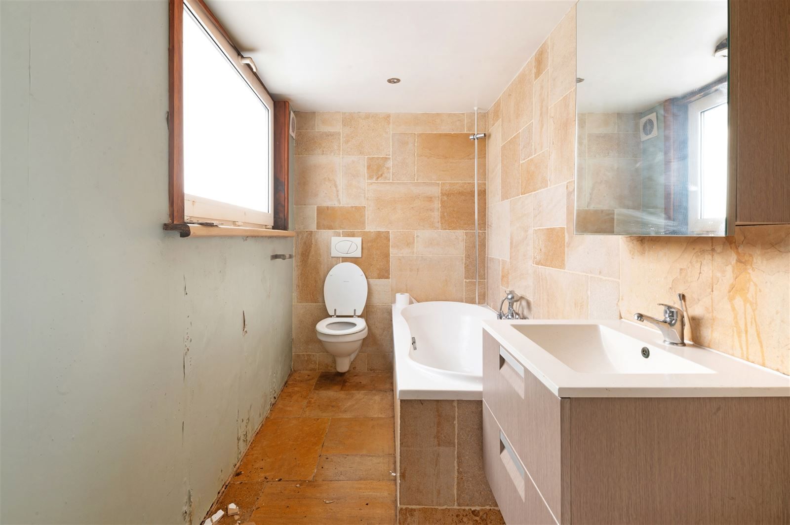 Charmante gezinswoning op toplocatie te Wetteren! foto 10