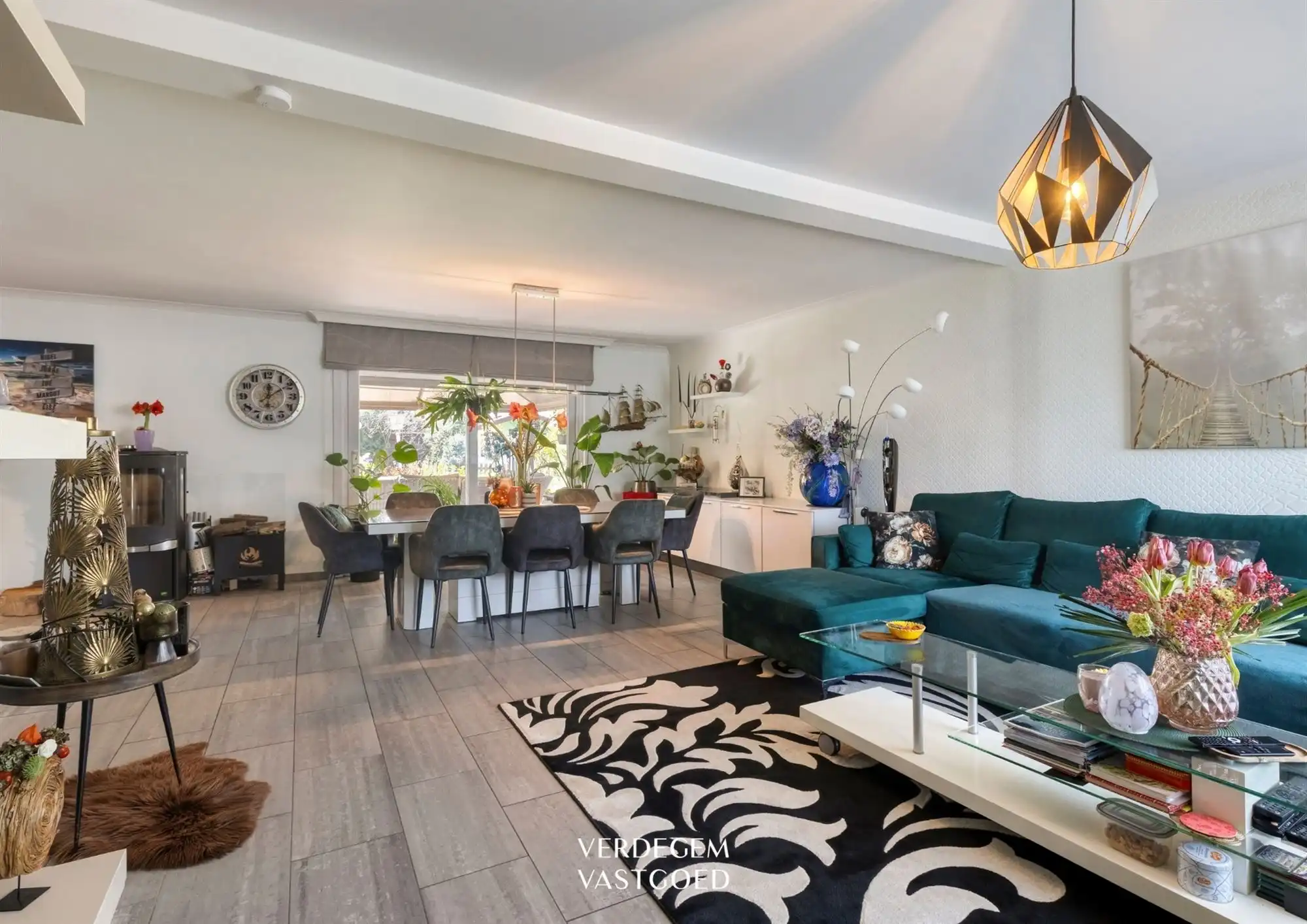 Knappe gezinswoning met 3 slaapkamers, zonnige tuin en achterliggende weilanden foto 7