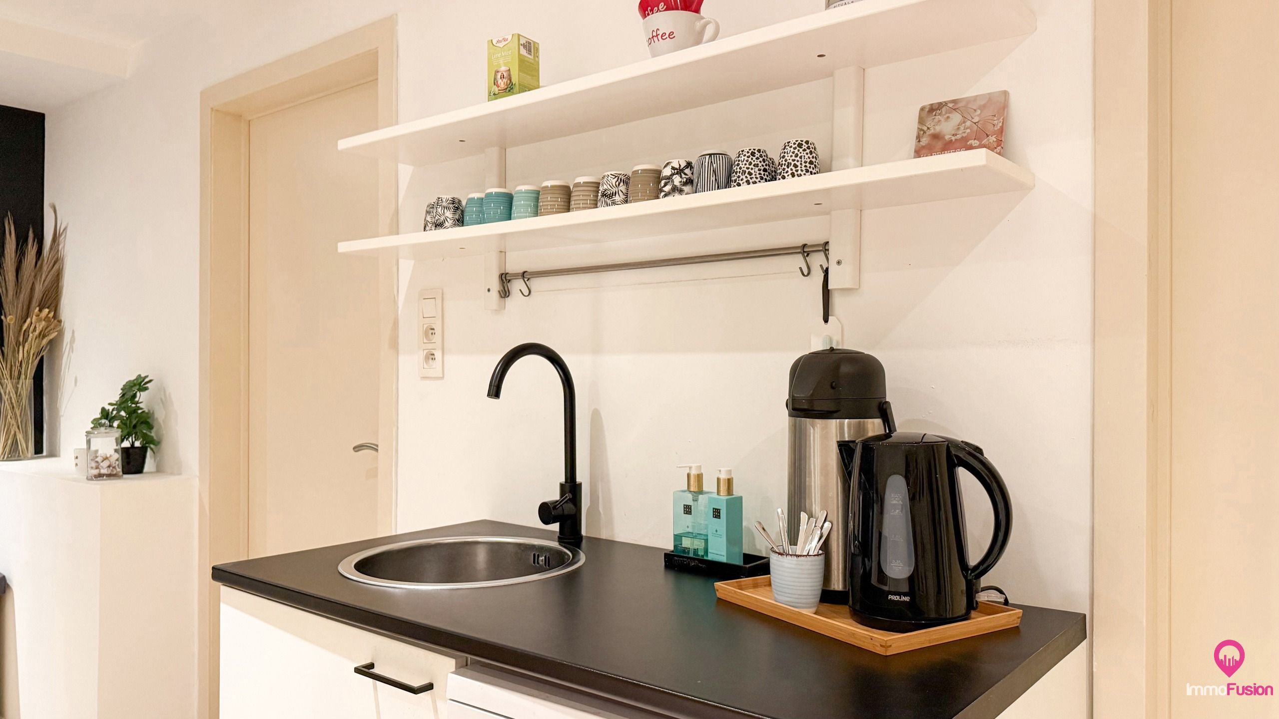 Prachtige woning met praktijkruime en paardenweide achteraan! foto 28