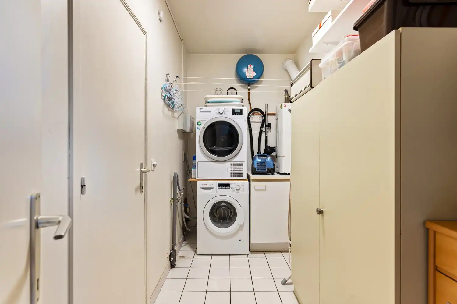 Uniek gelijkvloers appartement met 3 slaapkamers, inpandige garagebox met oprit alsook inpandige staanplaats en tuin in Borsbeek. foto 11