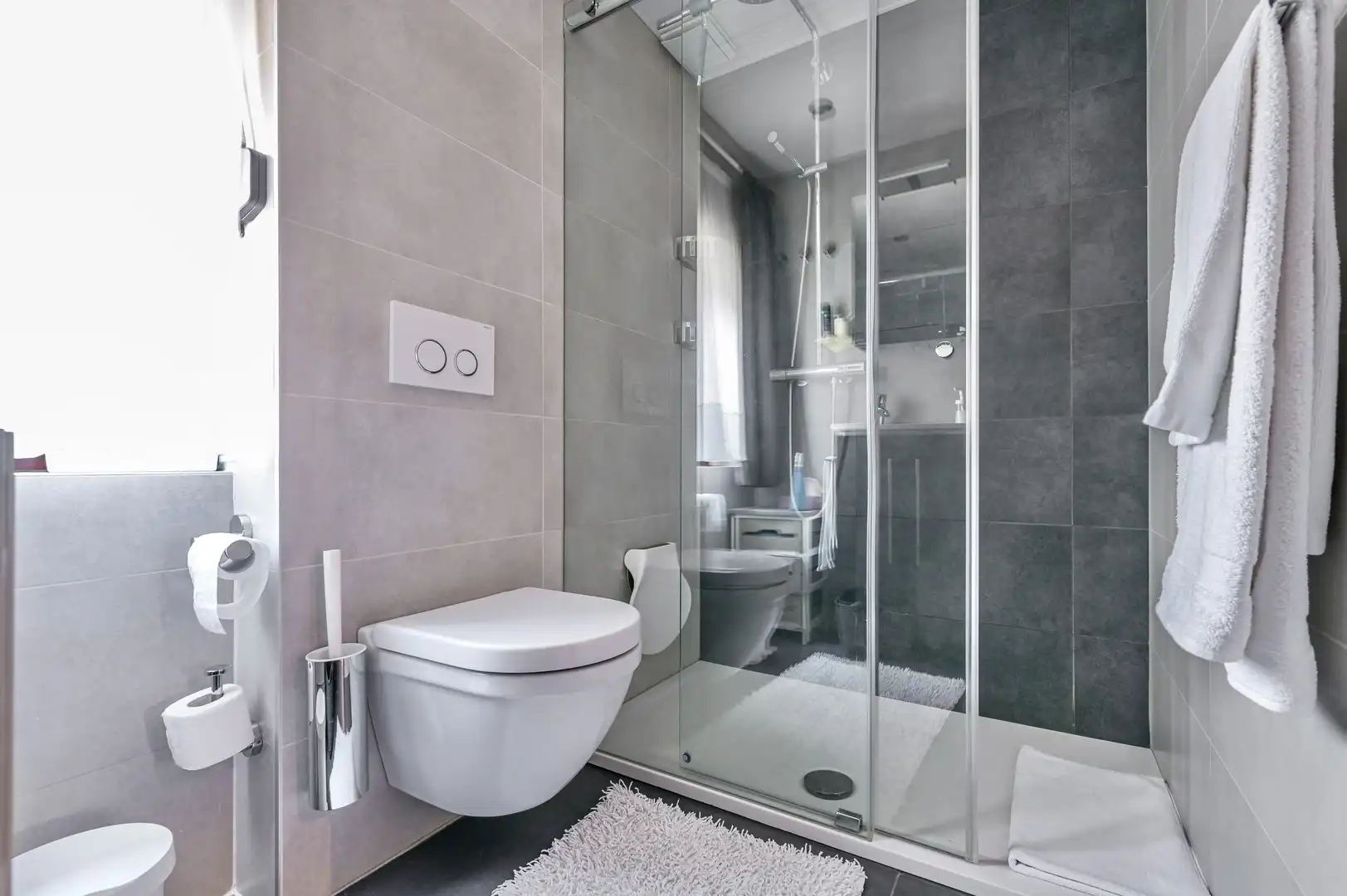 CENTRAAL GELEGEN,  INSTAPKLARE WONING MET GARAGE EN ACHTERUITWEG foto 14