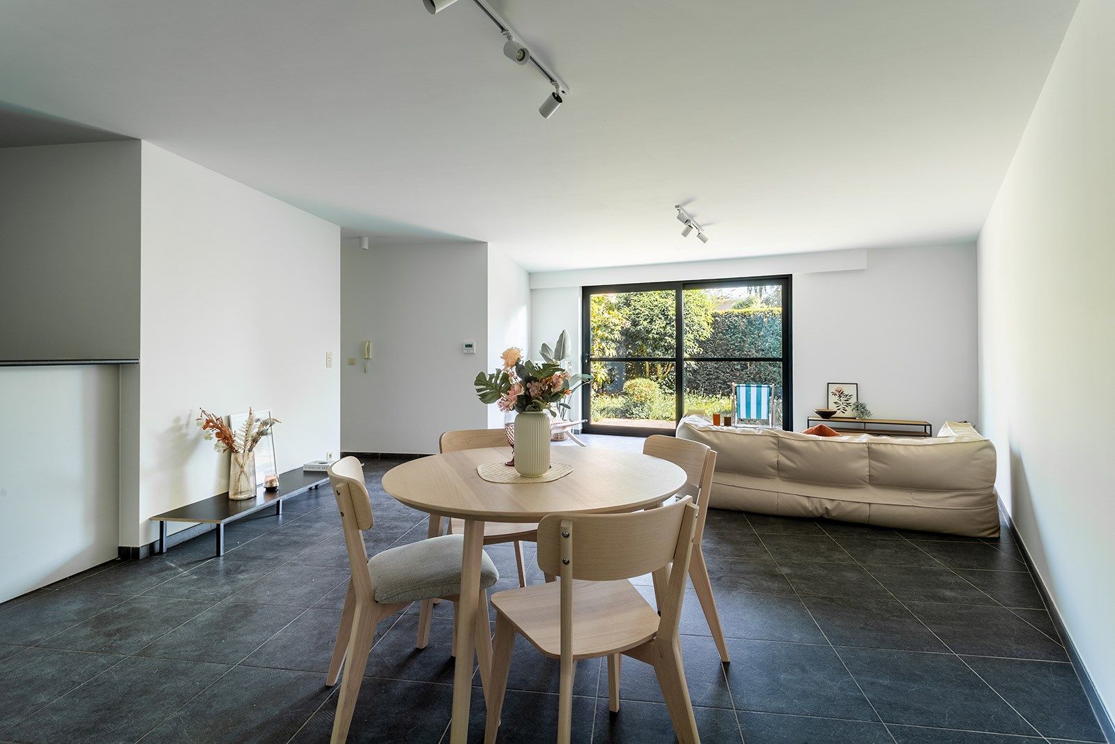 Ruim en prima gelegen appartement met tuin te Boechout foto {{pictureIndex}}