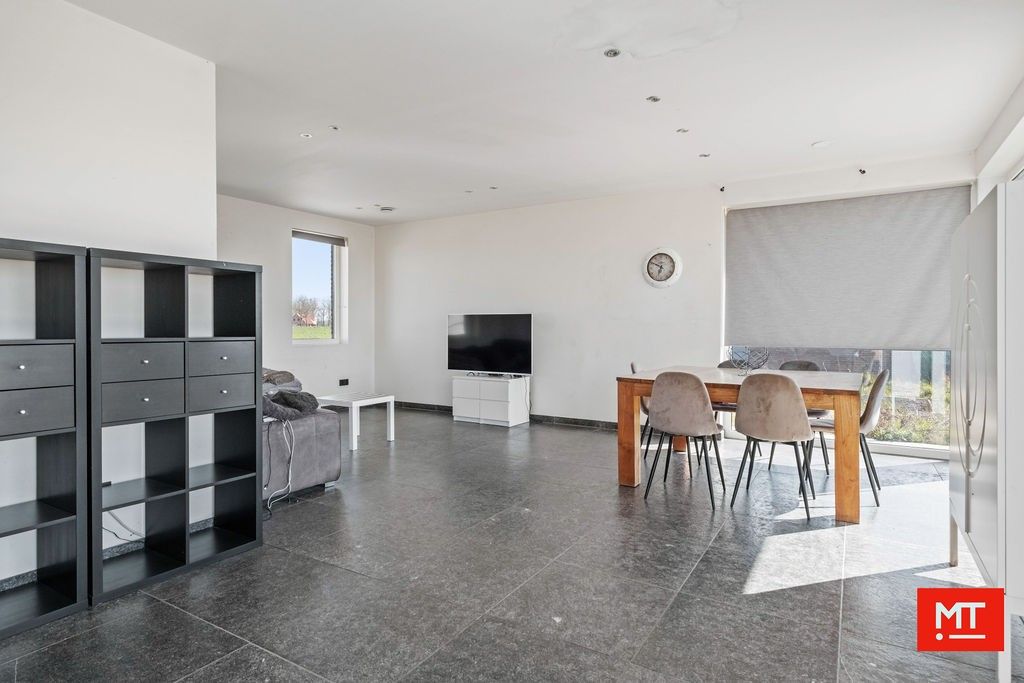 Alleenstaande woning met landelijk verzicht op 3.584 m² te koop in Ledegem foto 7