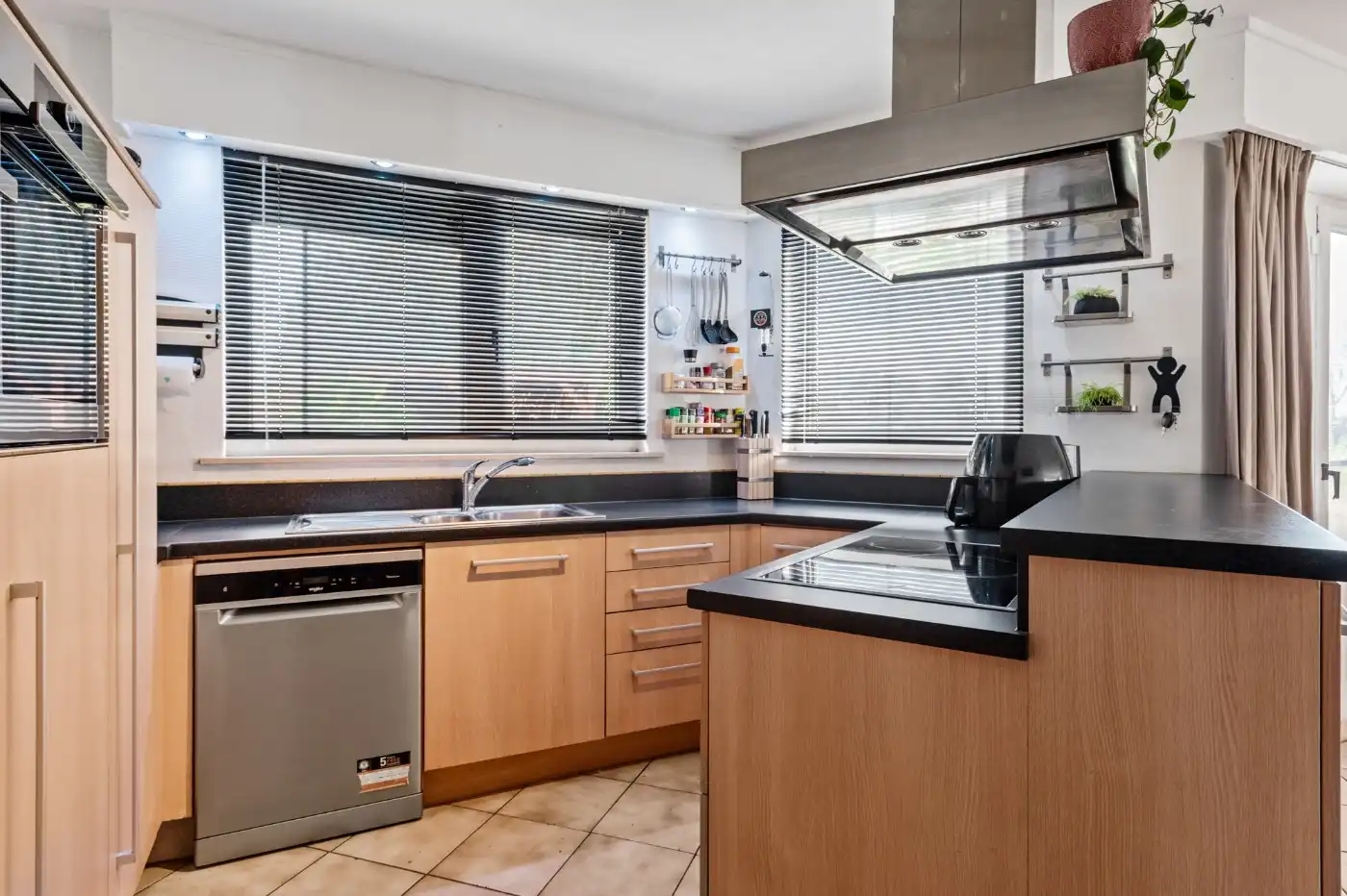 Rustig gelegen woning met 3 slpk., inpandige garage en tuin foto 10