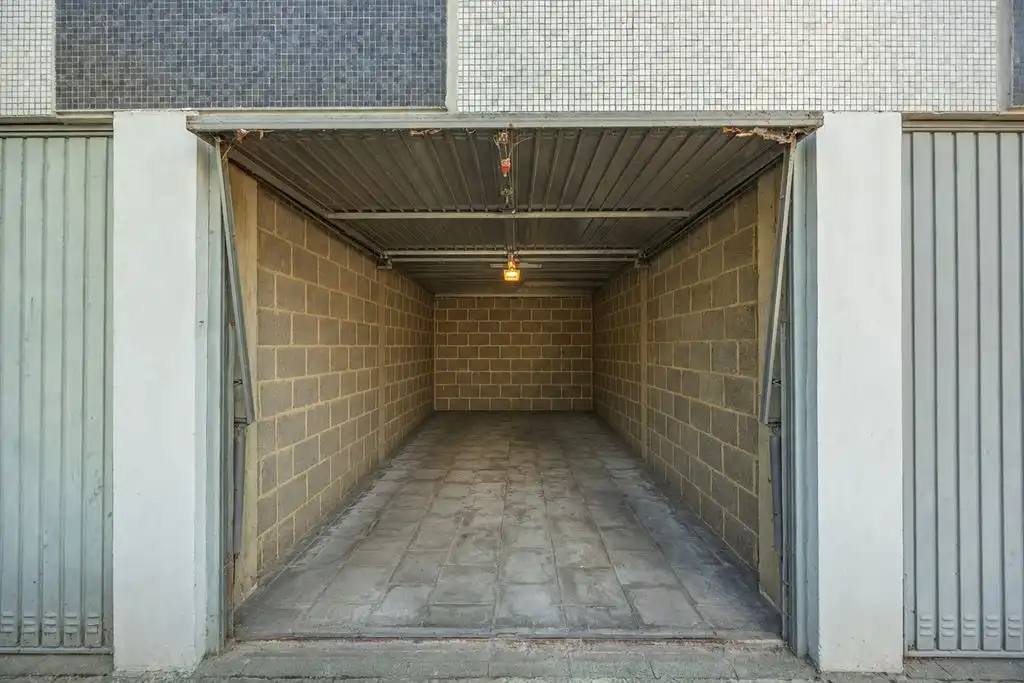 Lichtrijk instapklaar app met garagebox foto 17
