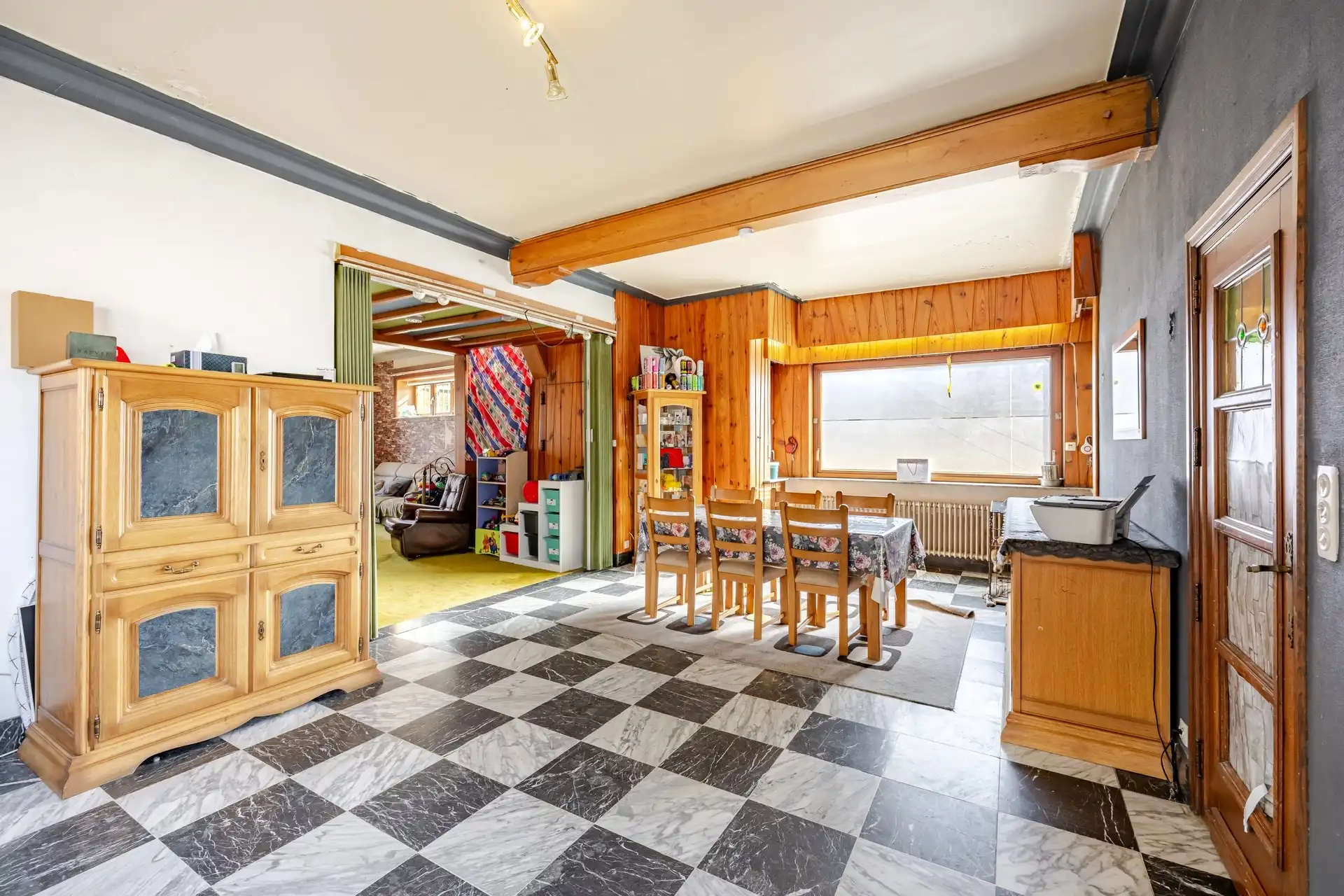 Ruime gezinswoning met 5 slaapkamers te Heldergem foto 2