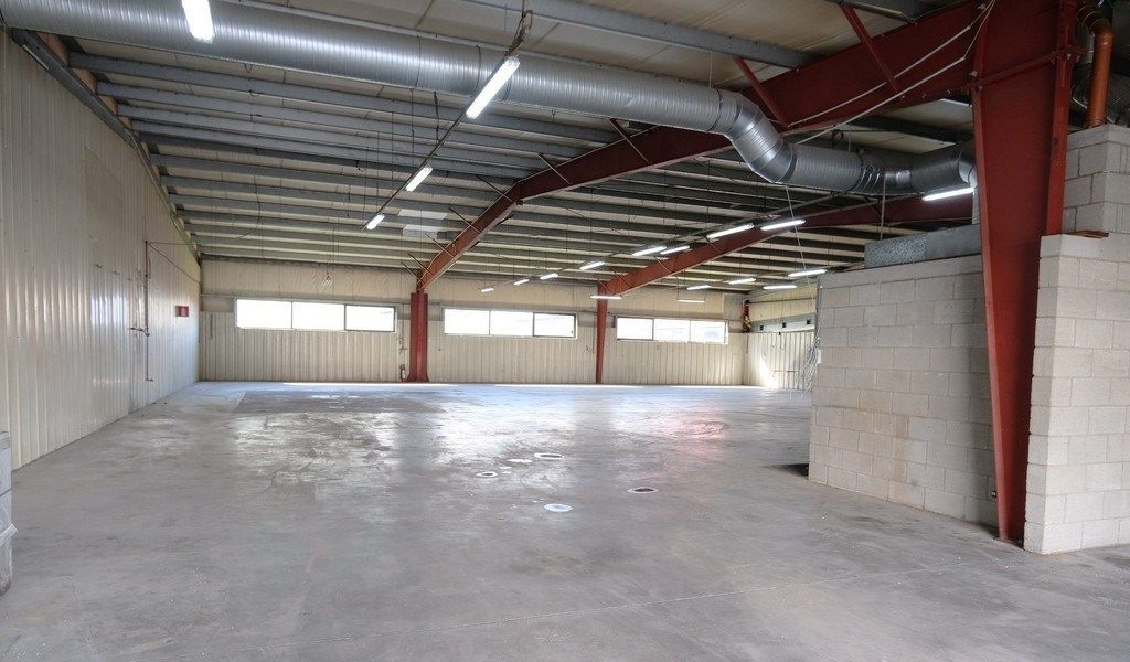 Bedrijfspand in bedrijvenzone aan Makro te Eke foto 4