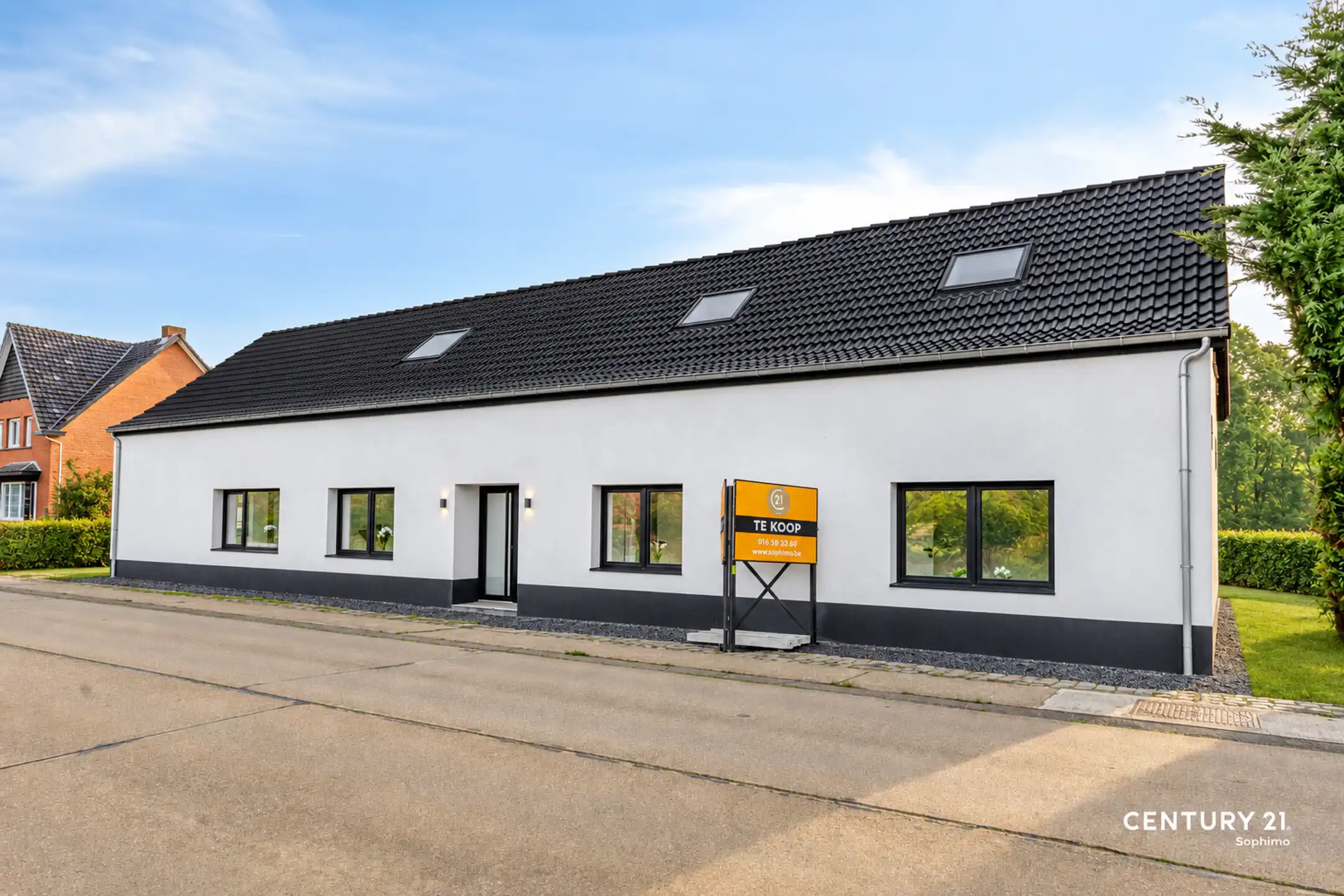Zeer ruime woning met 4 slaapkamers te Gelrode foto {{pictureIndex}}