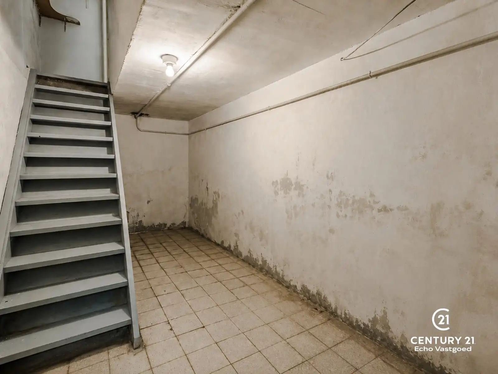 Karaktervolle te renoveren halfopen bebouwing op toplocatie foto 14