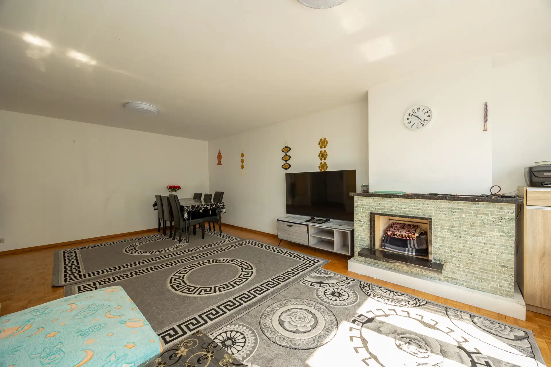 Lichtrijk appartement met 2 slaapkamers, terras en kelder foto 3