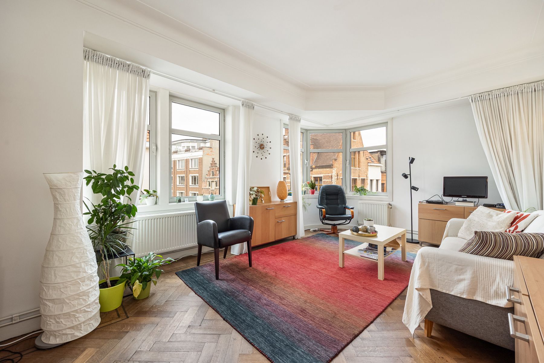 Instapklaar 2-slaapkamerappartement nabij de Grote Markt! foto {{pictureIndex}}