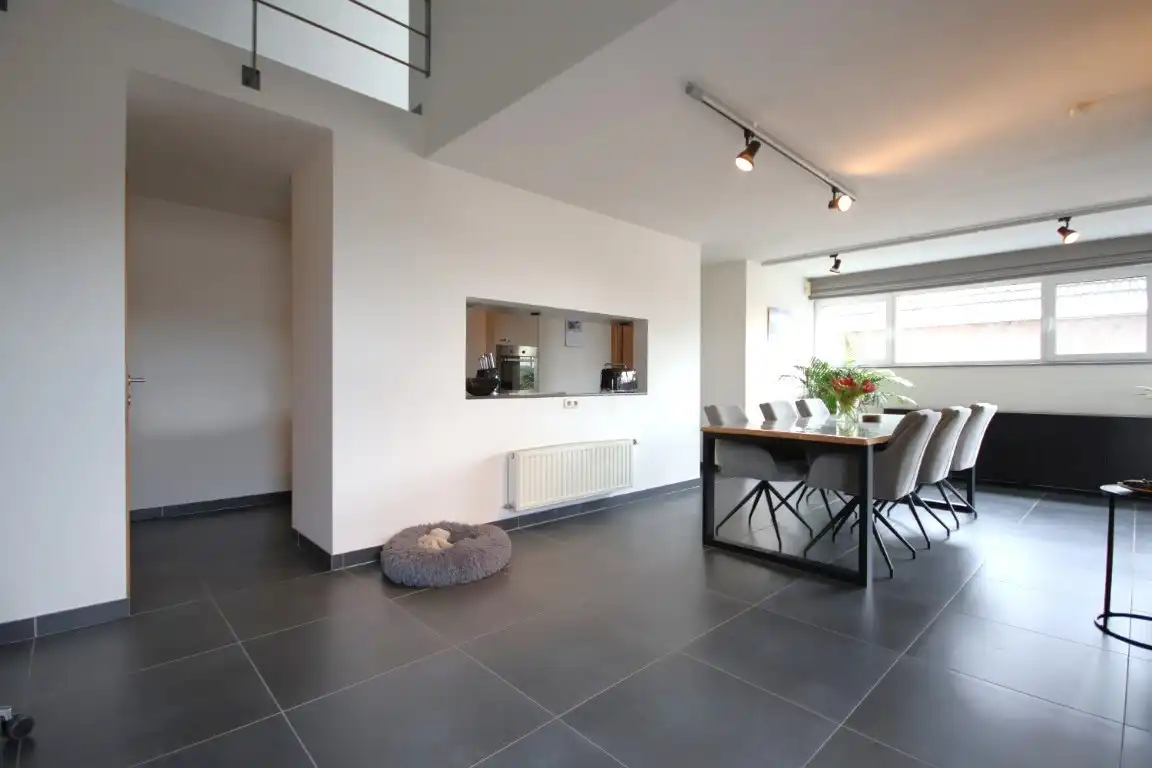 Rustig gelegen duplex appartement, met garage en extra staanplaats op wandelafstand van het centrum van Sint-Truiden. foto 7