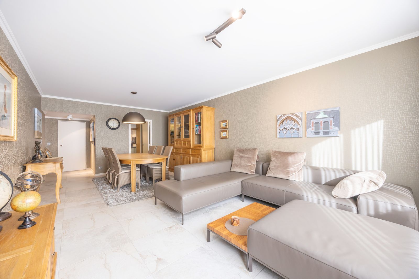 Stijlvol en ruim appartement met 1 slpk pal aan het strand foto 2